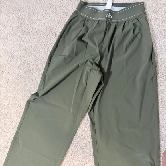 ALO Yoga Women's green Track Pants - Picture 2 of 4